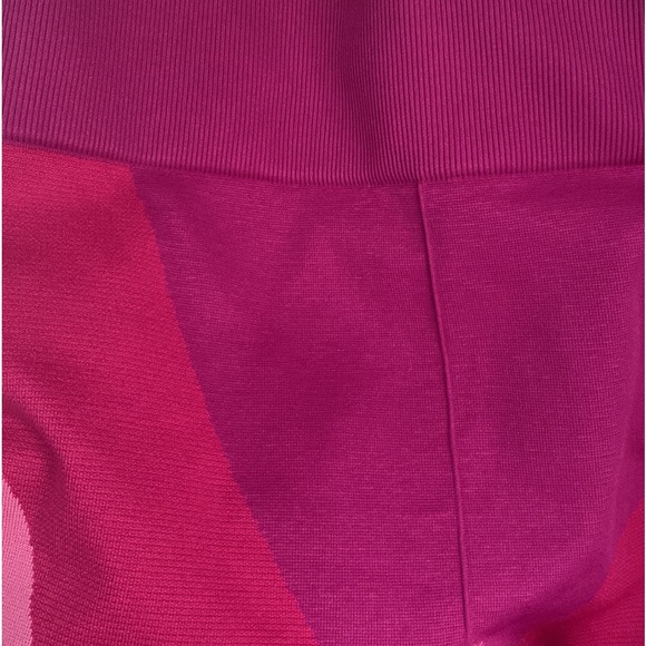NWT Size M Fushia Fabletics High
Waisted Seamless Leggings - Picture 7 of 8